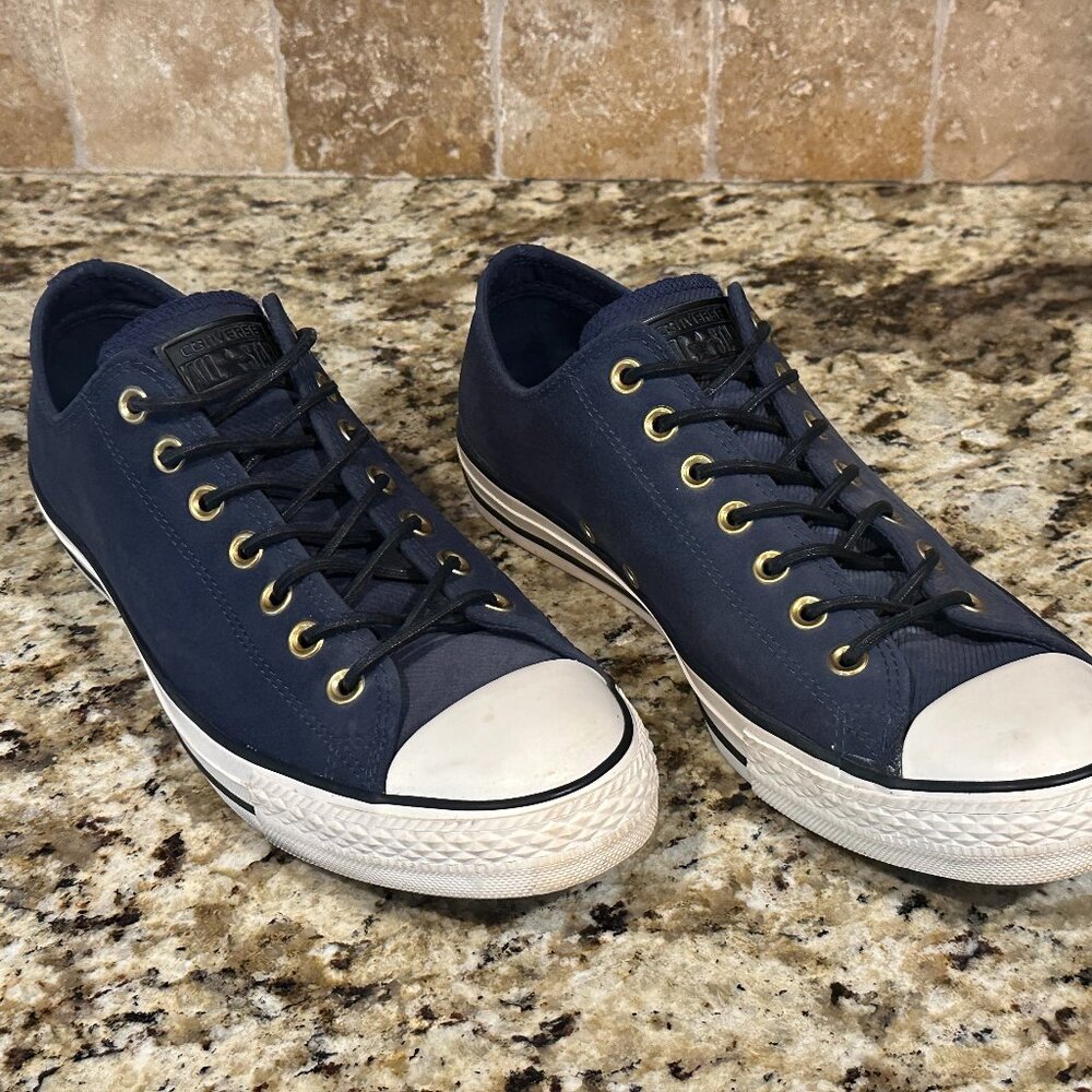 ALL STAR CONVERSE SZ 10(MEN) 12(WOMANS) LACE UP LOWTOP SHOES 153798F(E/P)